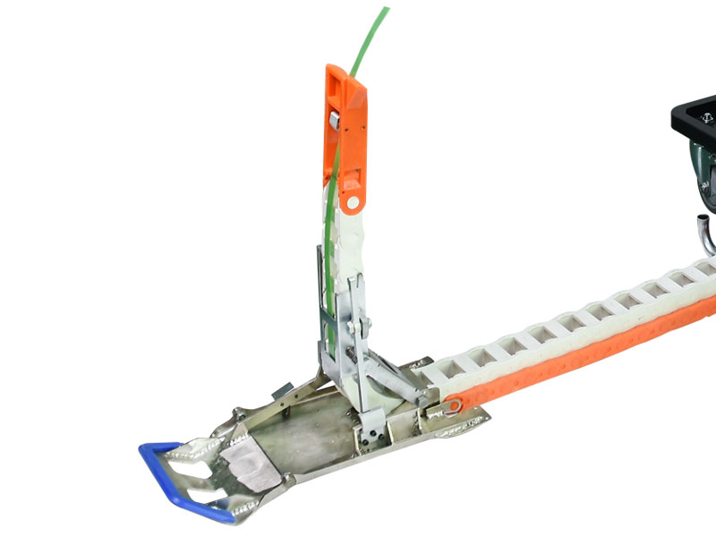 ErgoPack Ergonomic pallet strapping system with electrically driven Chain Lance