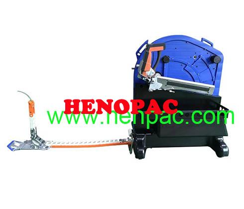 Ergonomic pallet strapping system with electrically driven Chain Lance